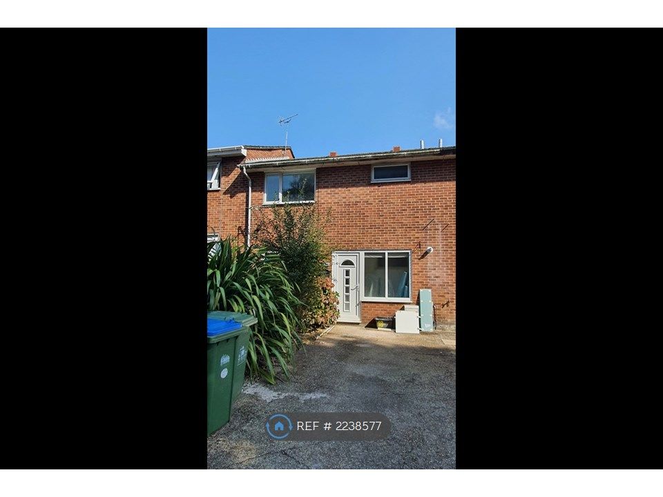 3 bed terraced house to rent in Widgeon Close, Southampton SO16, £1,650