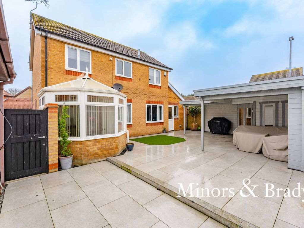 4 bed detached house for sale in St. Clement Mews, Hopton, Great