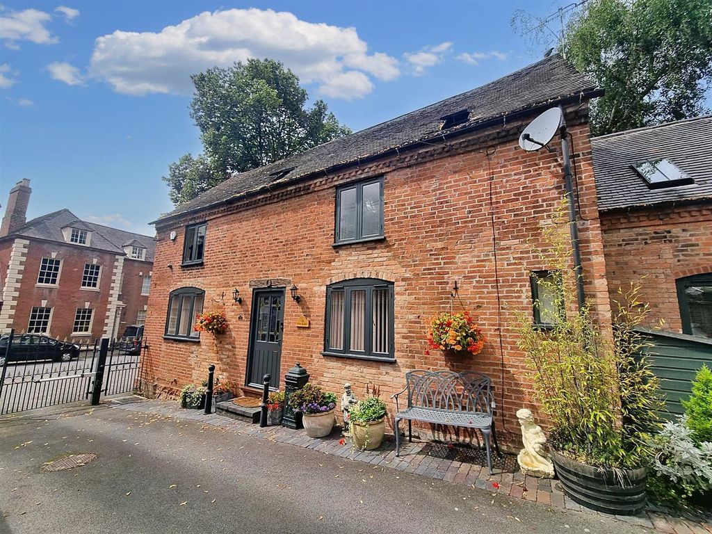2 bed barn conversion for sale in Birmingham Road, Allesley Village