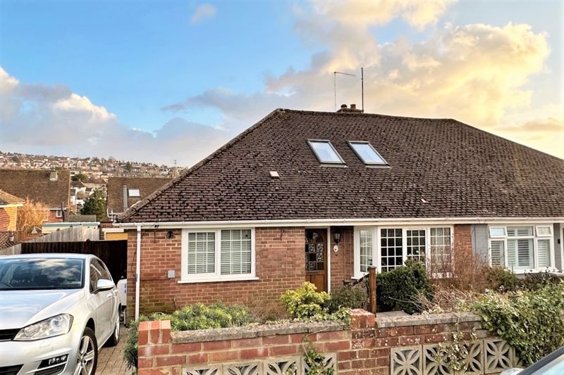 3 bed semidetached bungalow for sale in Stoneleigh Avenue, Brighton