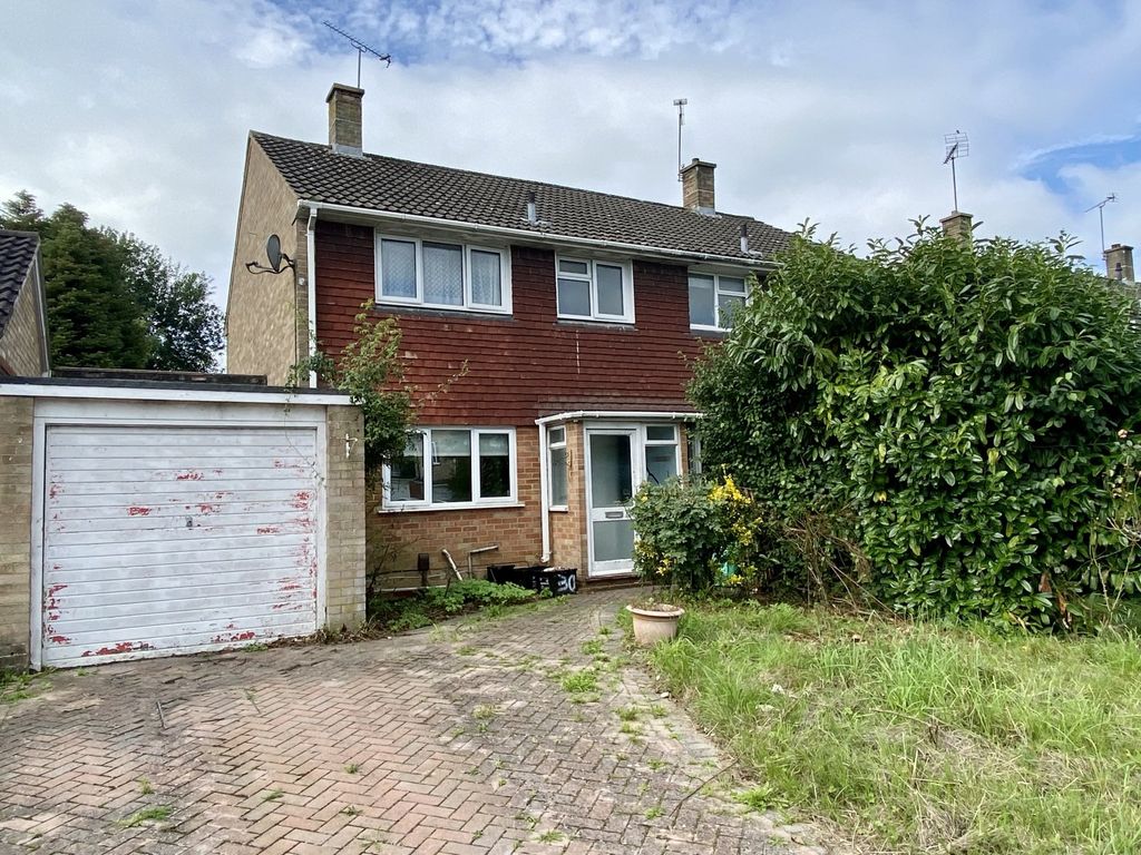 3 bed semidetached house for sale in Clifton Road, Wokingham