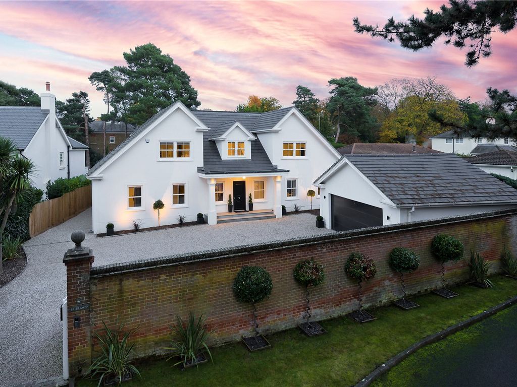 5 bed detached house to rent in Earleswood, Cobham, Surrey KT11, £