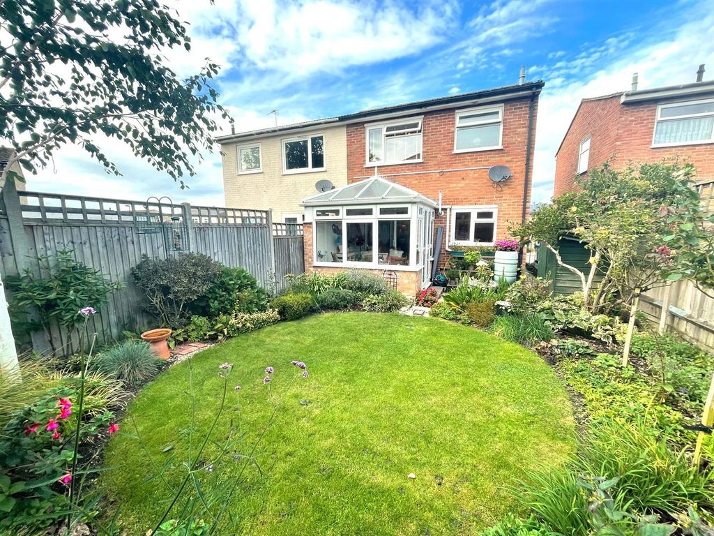 3 bed semidetached house for sale in Dunstall Farm Road, Burgess Hill