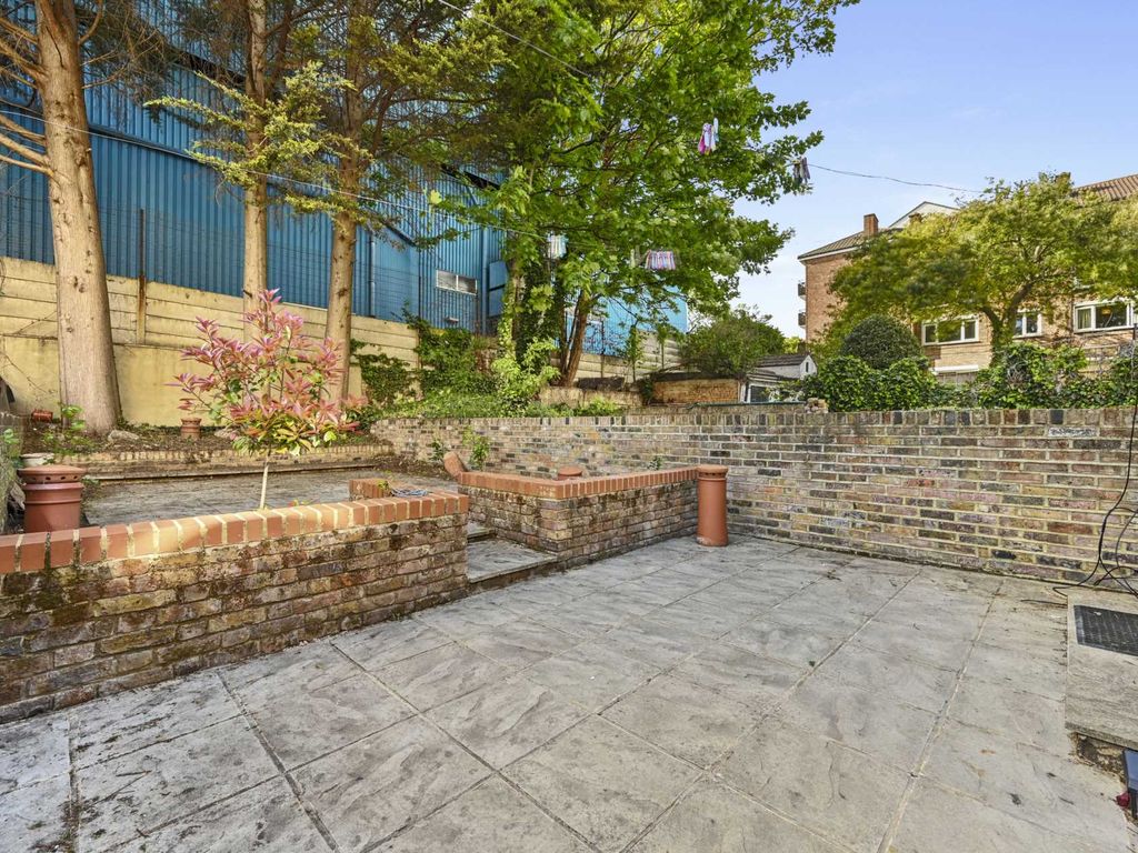 2 bed flat to rent in Loftus Road, Shepherds Bush, London W12 Zoopla