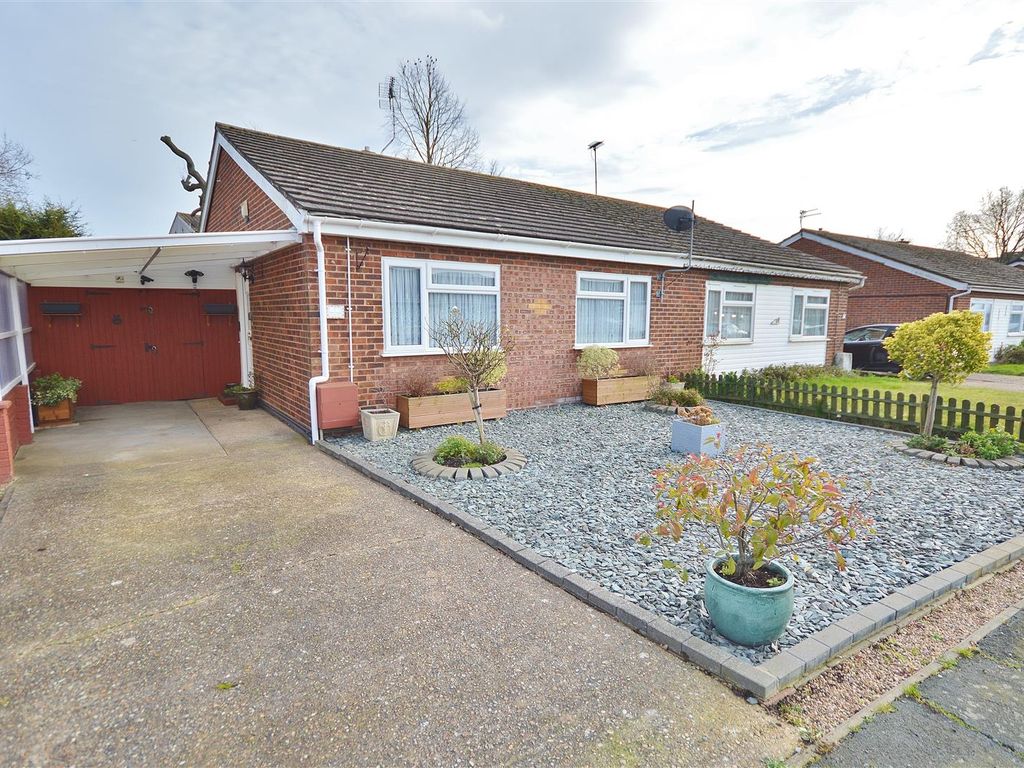 2 bed semidetached bungalow for sale in Lavenham Close, ClactonOnSea