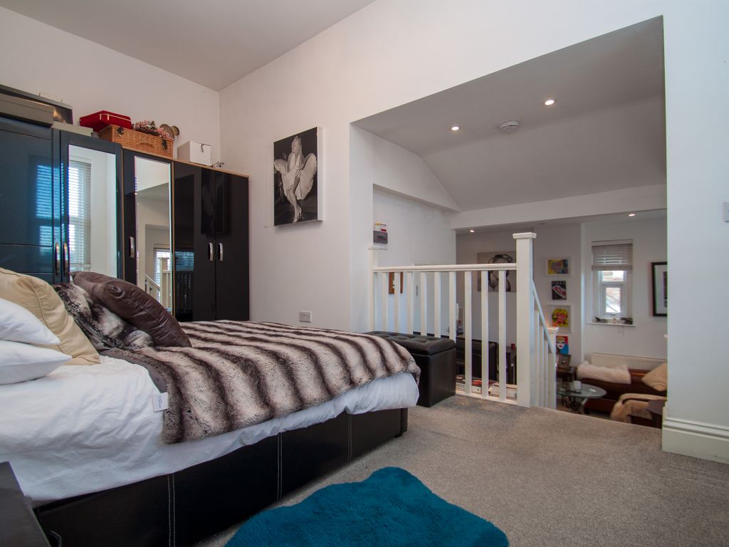 Studio to rent in High Road, North Finchley N12, £1,150 pcm Zoopla