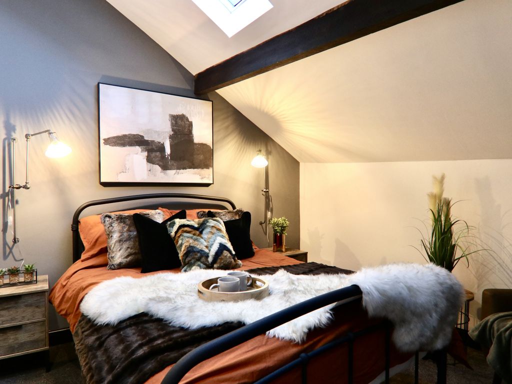 Room to rent in Sharples Hall Street, Oldham OL4, £575 pcm Zoopla