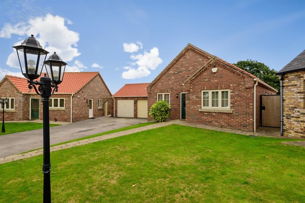 3 bed detached bungalow for sale in Old Bakery Yard, Beacon Park Close