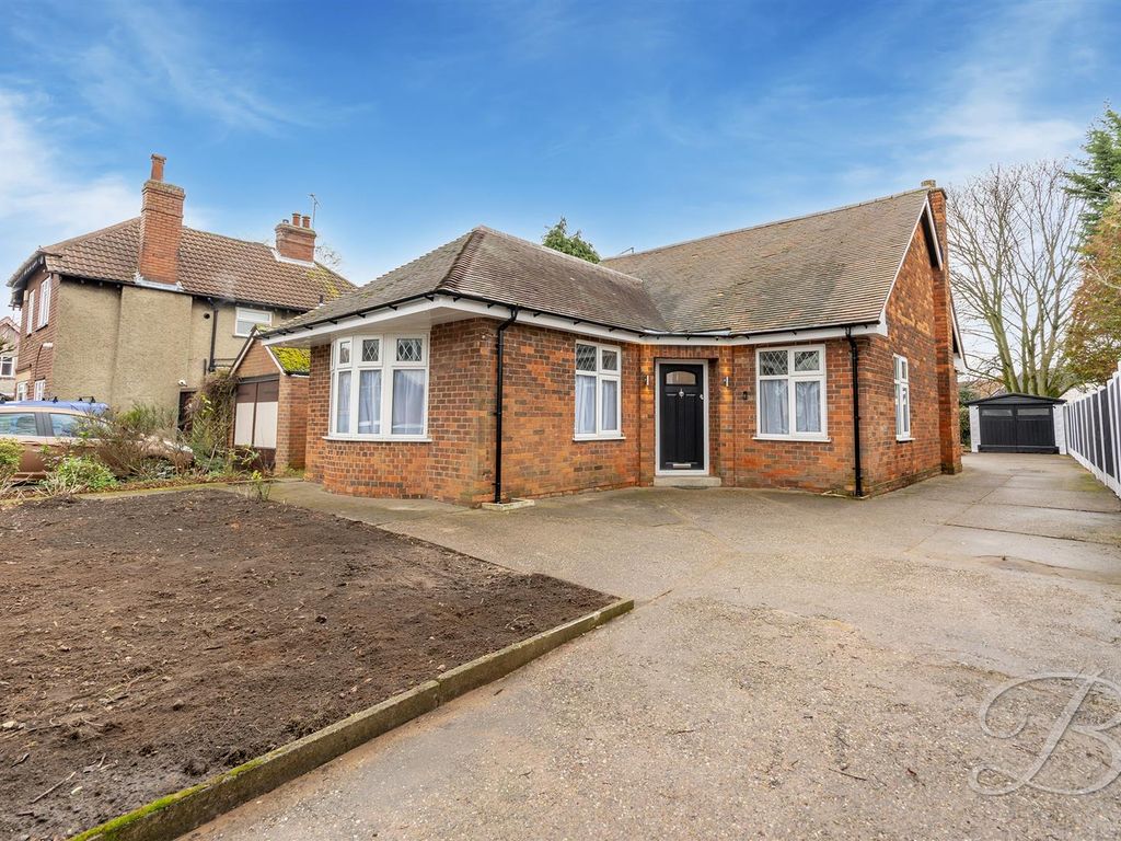 3 bed detached bungalow for sale in Normanton Drive, Mansfield NG18