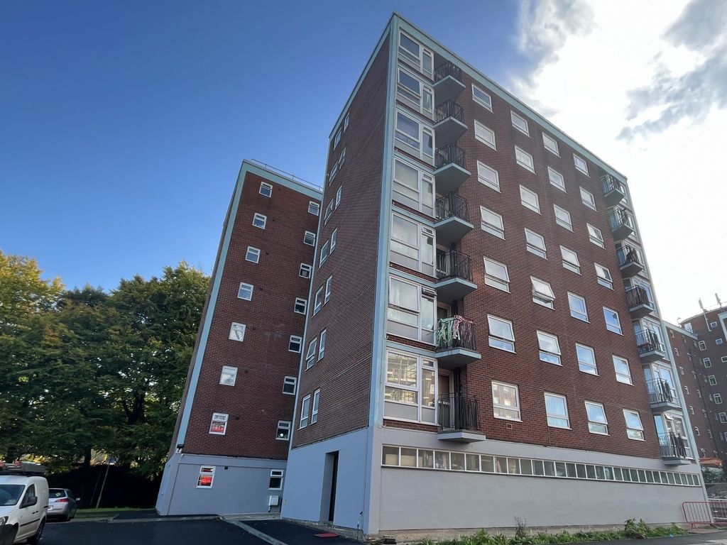 2 bed flat for sale in Winnall Manor Road, Winchester, Winchester SO23