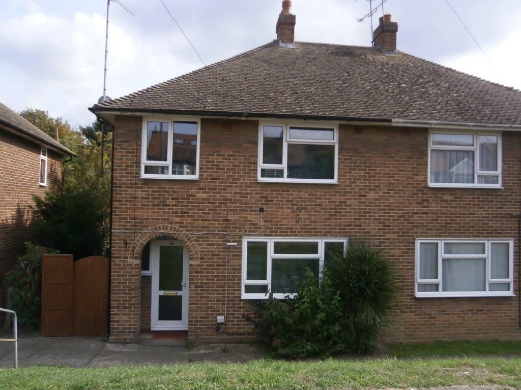 3 bed semidetached house to rent in Woodlands Road, Gillingham ME7