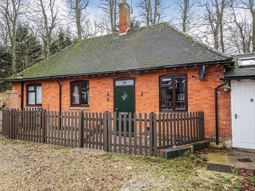 2 bed semidetached house for sale in Cheveley Park, Cheveley