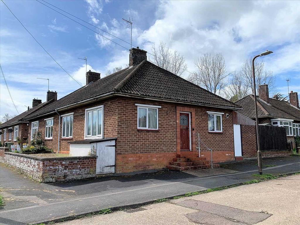 2 bed bungalow for sale in Furze Way, Wolverton, Milton Keynes MK12 Zoopla