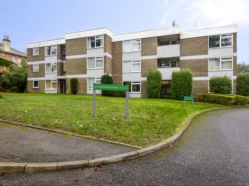 2 bed flat for sale in Graylands Court, Upper Edgeborough Road