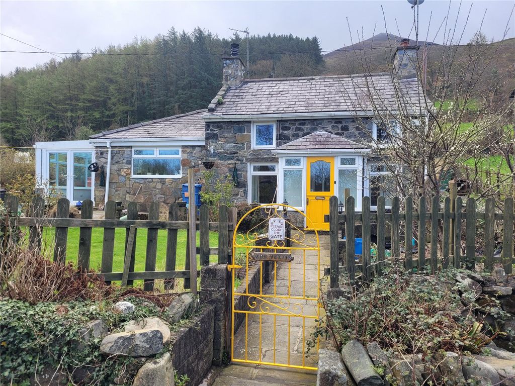 1 bed detached house for sale in Gyrn Goch, Caernarfon, Gwynedd LL54