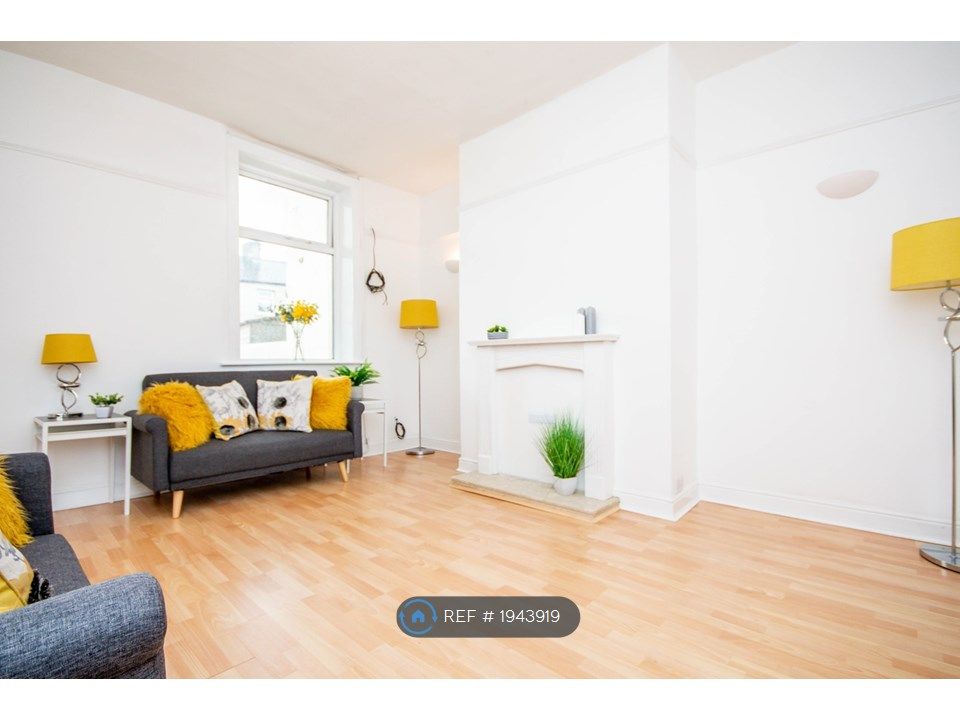 3 bed terraced house to rent in Hermitage Street, Rishton, Blackburn