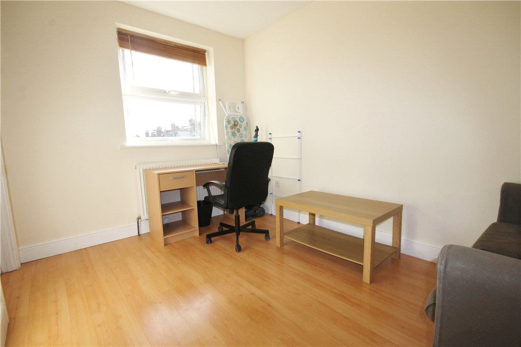 1 bed flat to rent in High Street, Egham, Surrey TW20 Zoopla