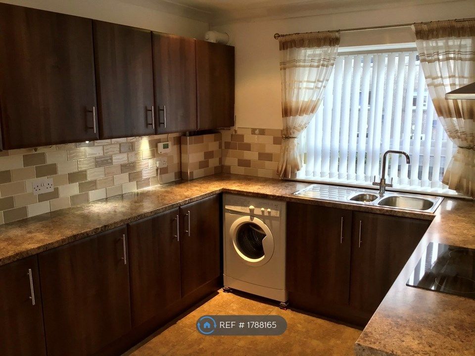 2 bed flat to rent in Bute Avenue, Renfrew PA4 Zoopla
