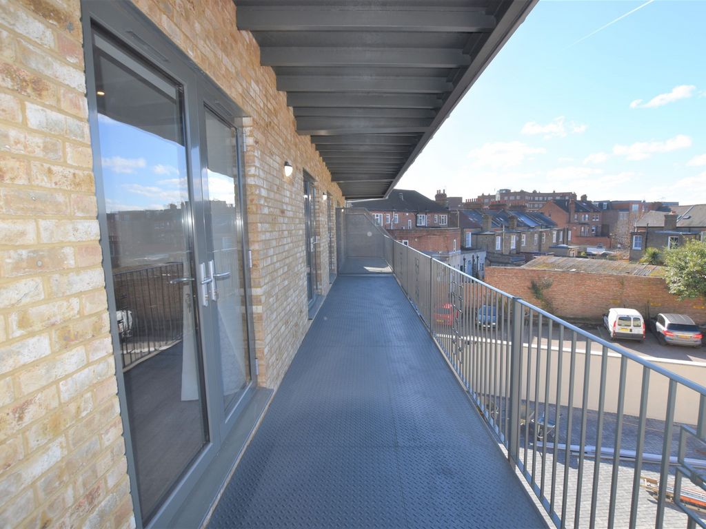 2 bed flat to rent in Mitcham Road, London SW17 Zoopla