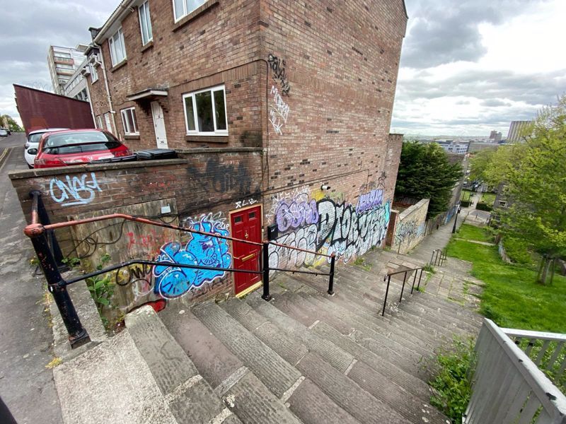 2 bed flat to rent in Dove Street, Kingsdown, Bristol BS2, £1,350 pcm