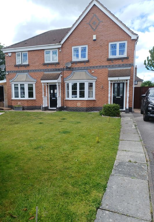 3 bed semidetached house to rent in Fernleigh Close, Middlewich CW10