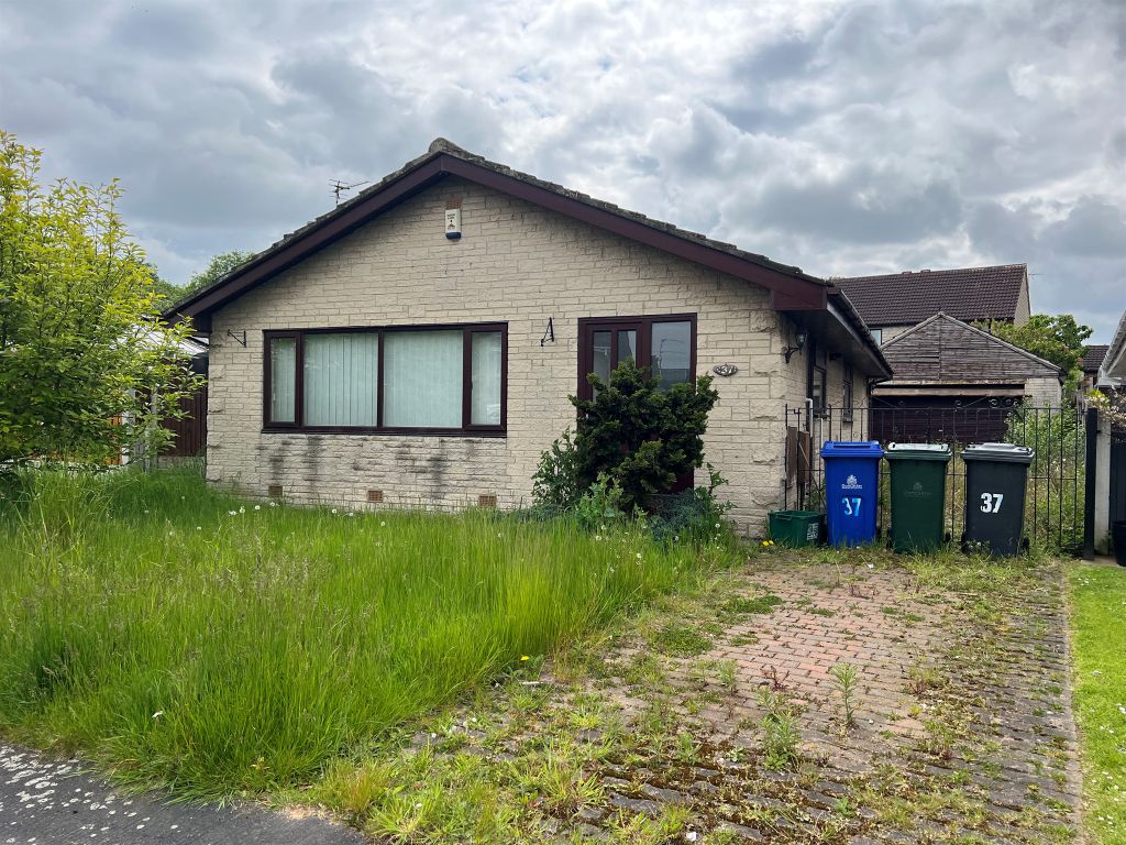 4 bed detached bungalow for sale in Wood View, Conisbrough, Doncaster