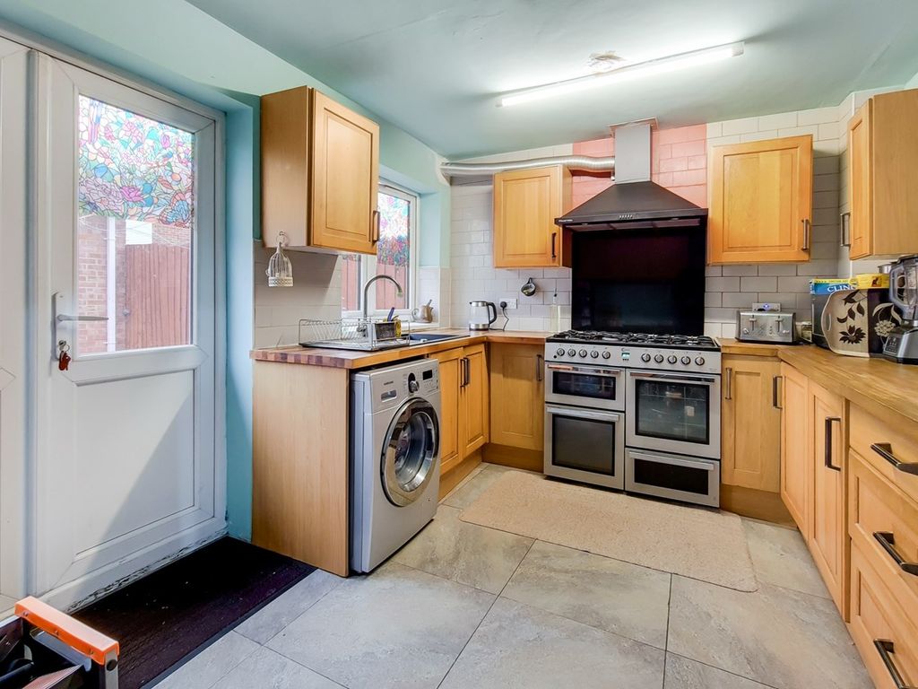 3 bed detached house for sale in Lady Margaret Road, Southall UB1 Zoopla