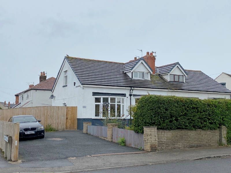 4 bed semidetached bungalow for sale in Lawsons Road, Thornton