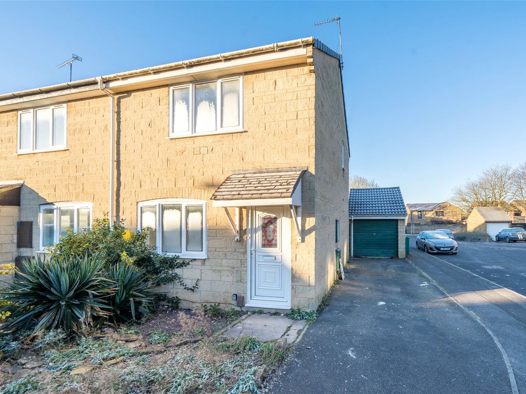 2 bed end terrace house for sale in Stirling Close, Yate, Bristol