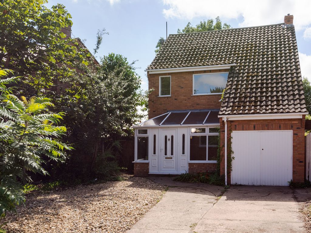 3 bed detached house for sale in St. Johns Road, ClactonOnSea CO16, £