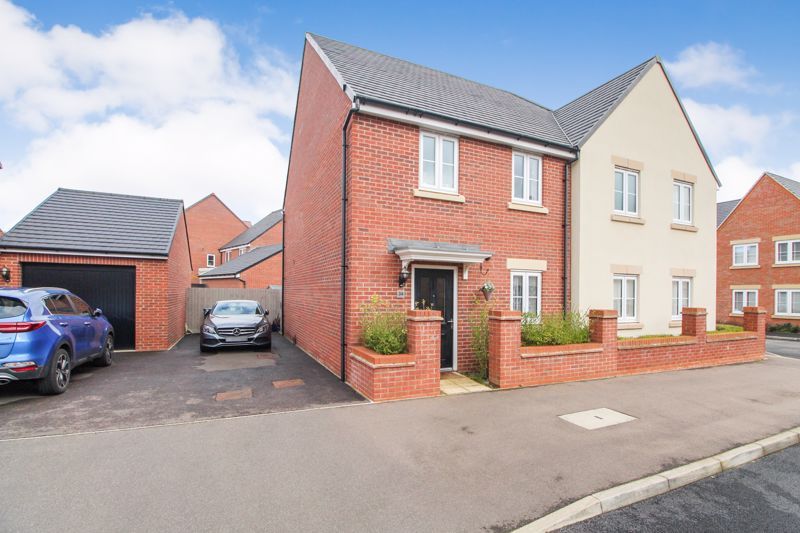 3 bed semidetached house for sale in King Avenue, Biddenham