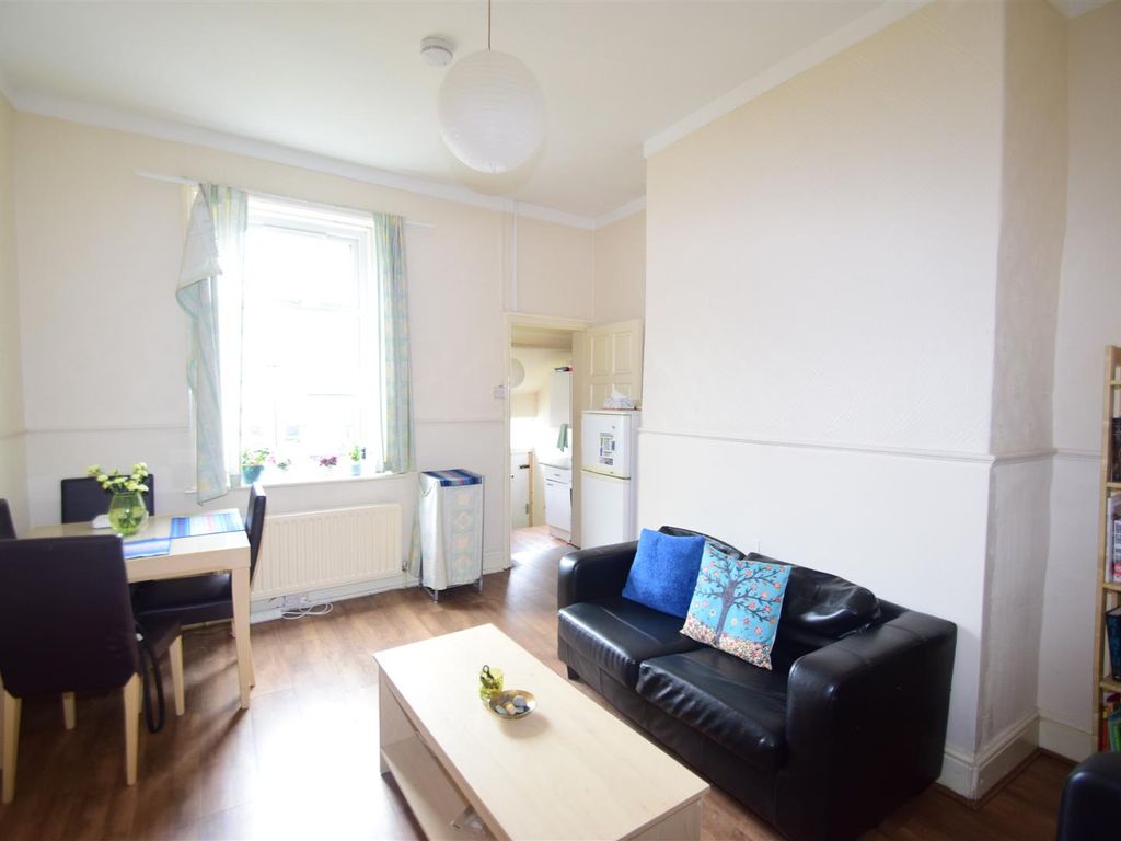 2 bed flat to rent in Rothbury Terrace, Heaton NE6, £700 pcm Zoopla