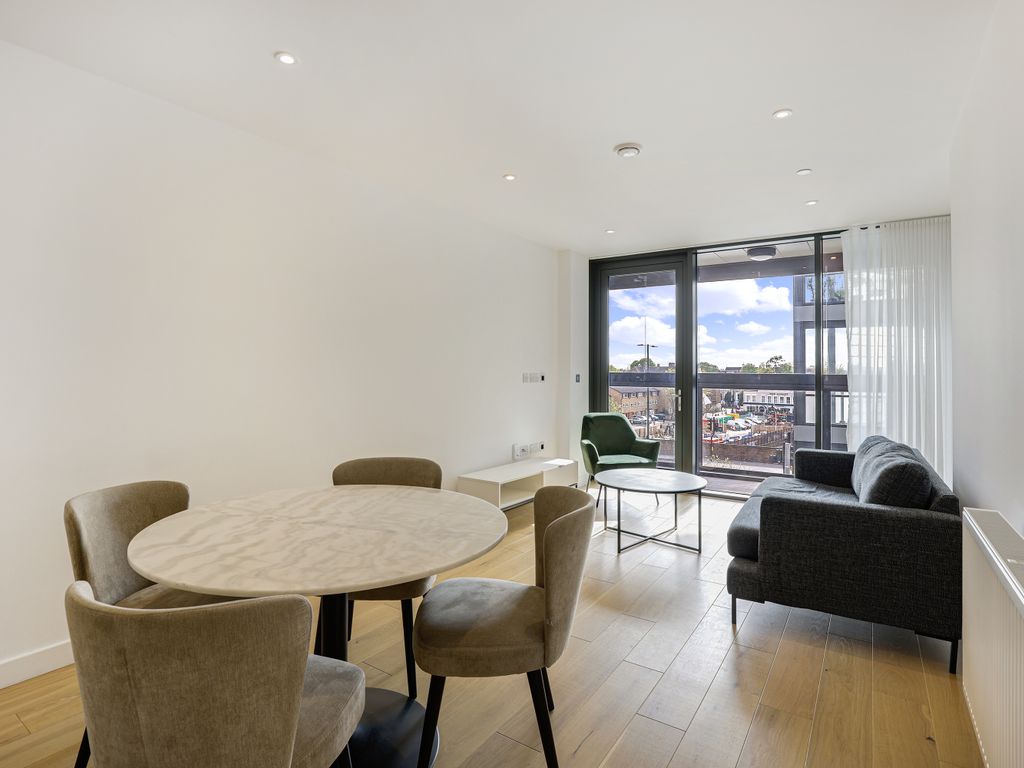 2 bed flat to rent in Twickenham Gateway, London Road, Twickenham TW1