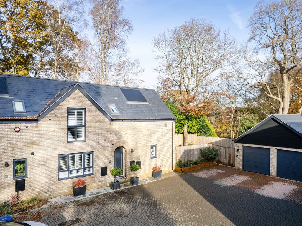 3 bed terraced house for sale in Gage Close, Crawley Down RH10, £