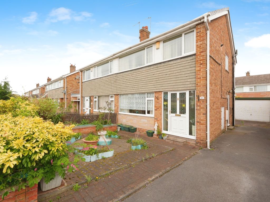 3 bed semidetached house for sale in Thornleigh Crescent, Wakefield