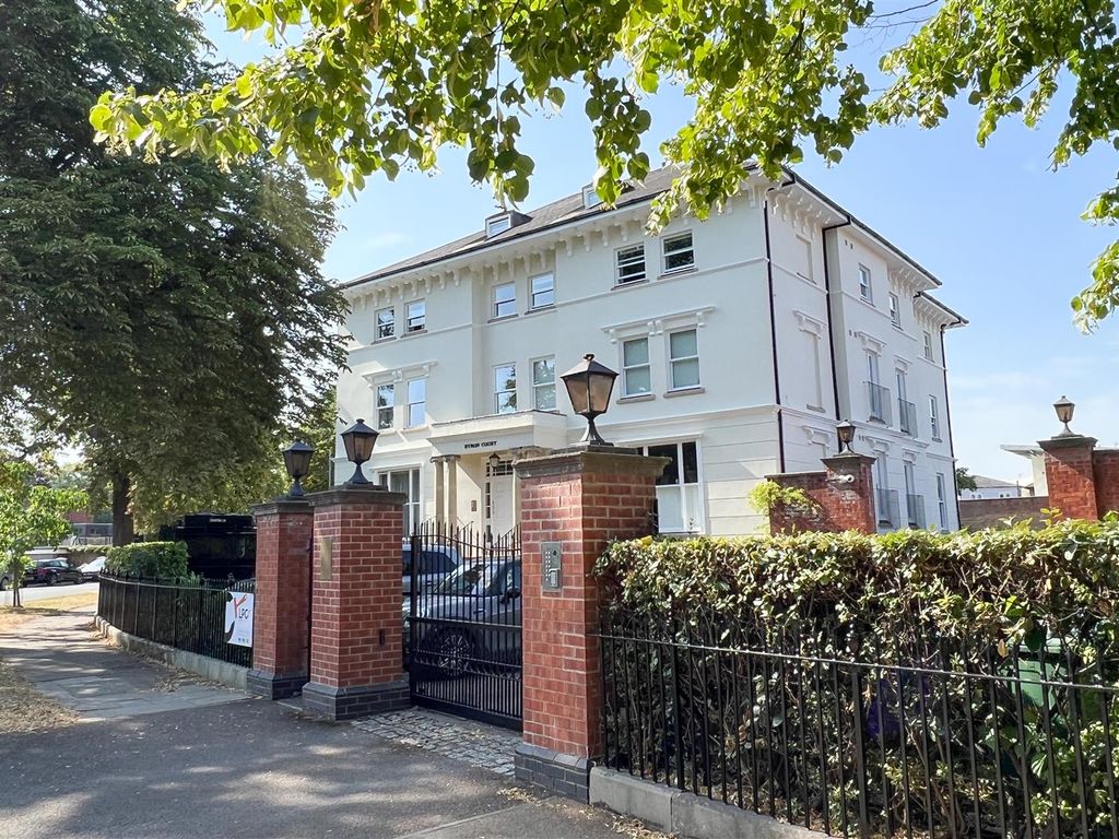 2 bed flat for sale in Pittville Circus Road, Cheltenham GL52 Zoopla