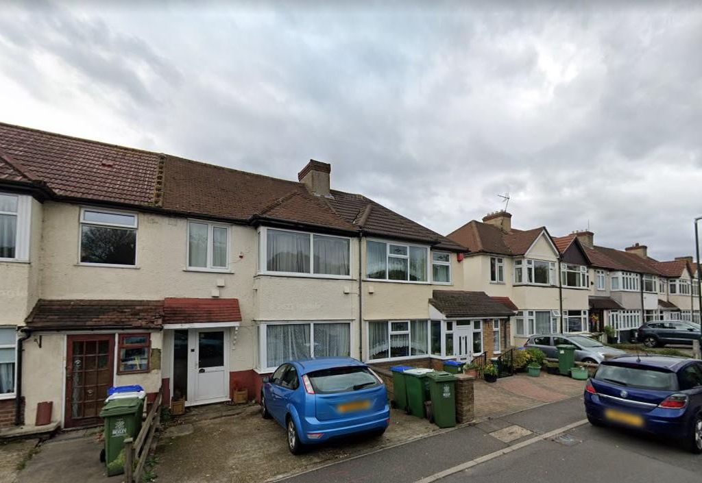 3 bed terraced house to rent in Park Mead, Sidcup DA15, £1,800 pcm Zoopla