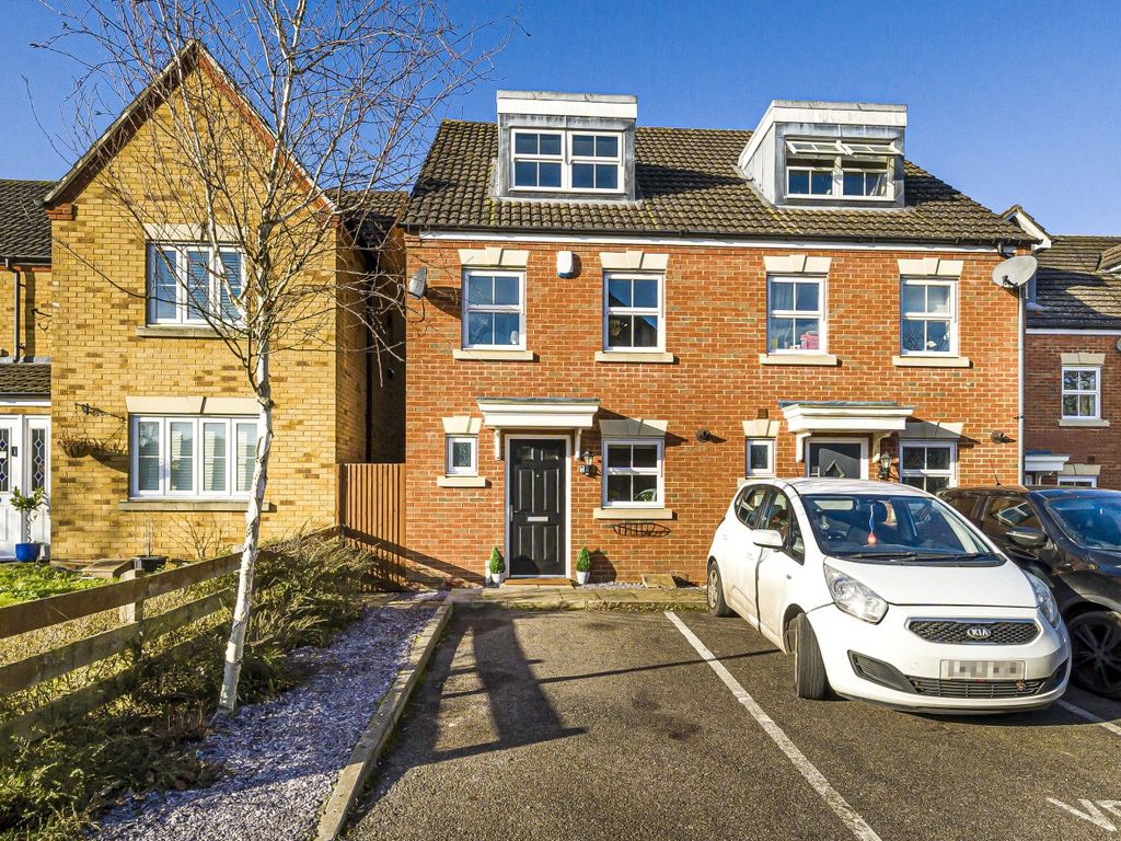 3 bed semidetached house for sale in Atkins Close, Biggin Hill