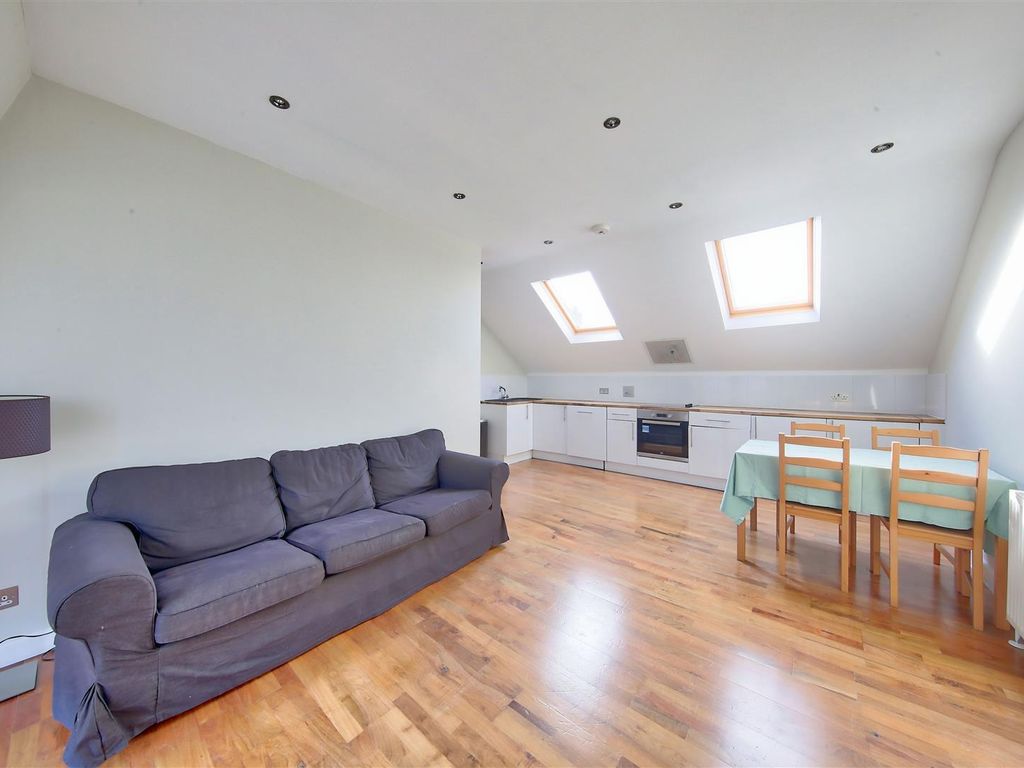2 bed flat to rent in Marius Road, London SW17 Zoopla
