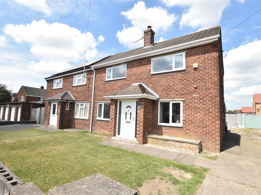 3 bed semidetached house for sale in Asterby Road, Scunthorpe