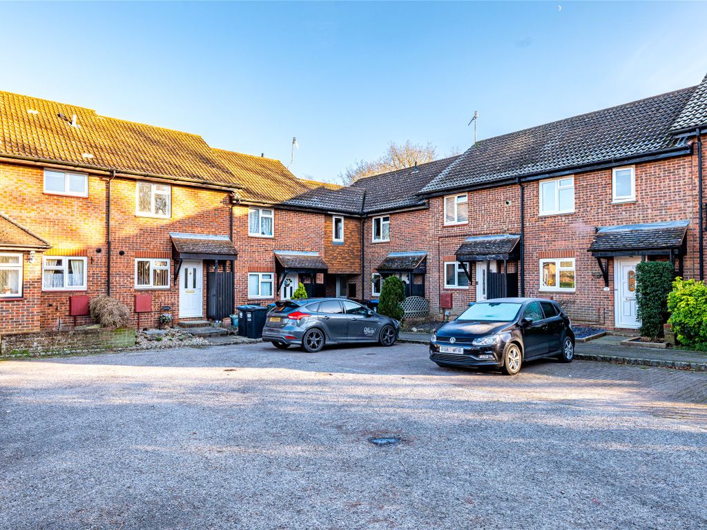 3 bed terraced house for sale in Barnfield Way, Oxted, Surrey RH8, £