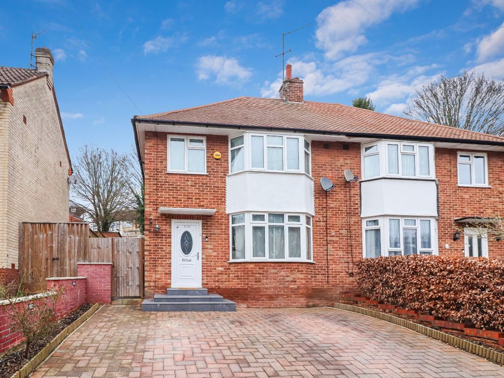 3 bed semidetached house for sale in Micklefield Road, High