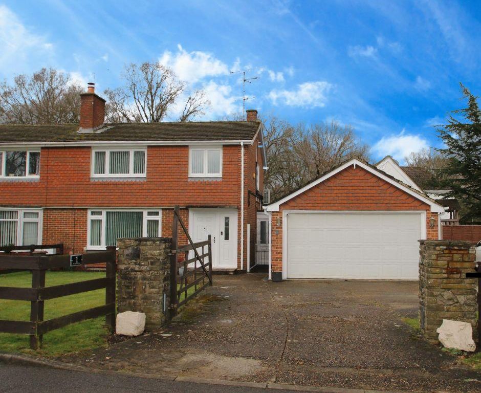 3 bed semidetached house for sale in Mainstone Road, Bisley, Woking