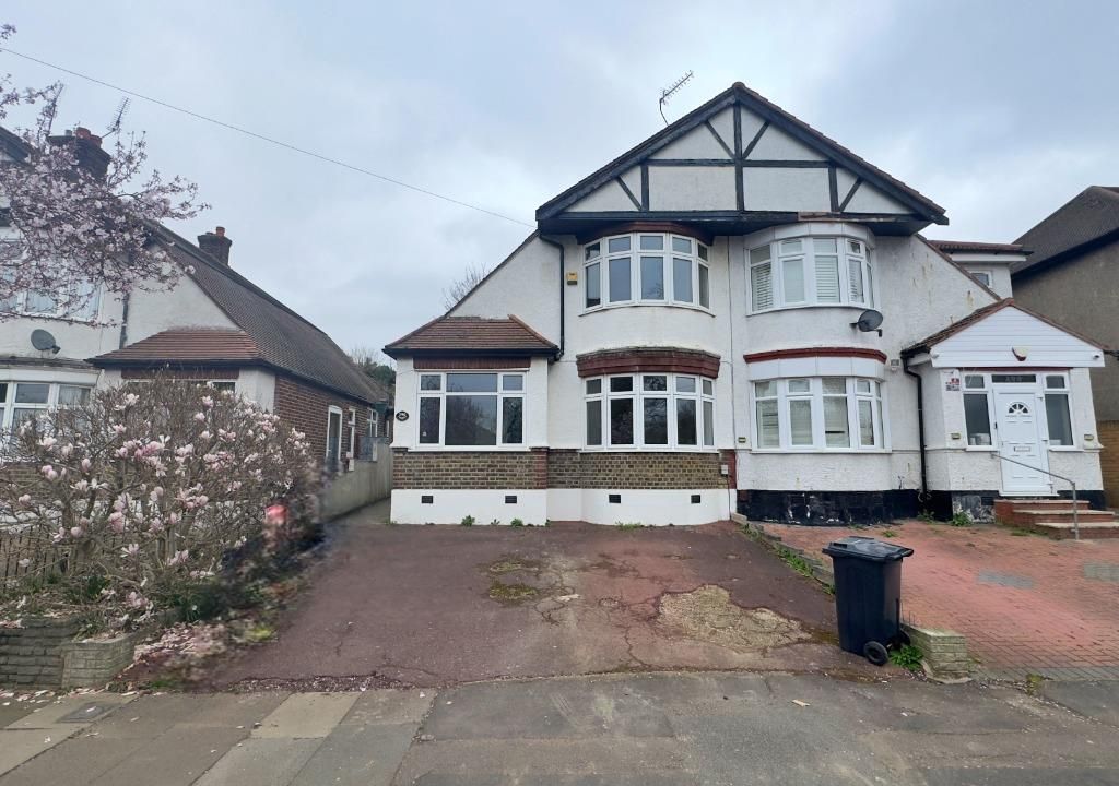 2 bed semidetached house for sale in Wanstead Park Road, North Ilford