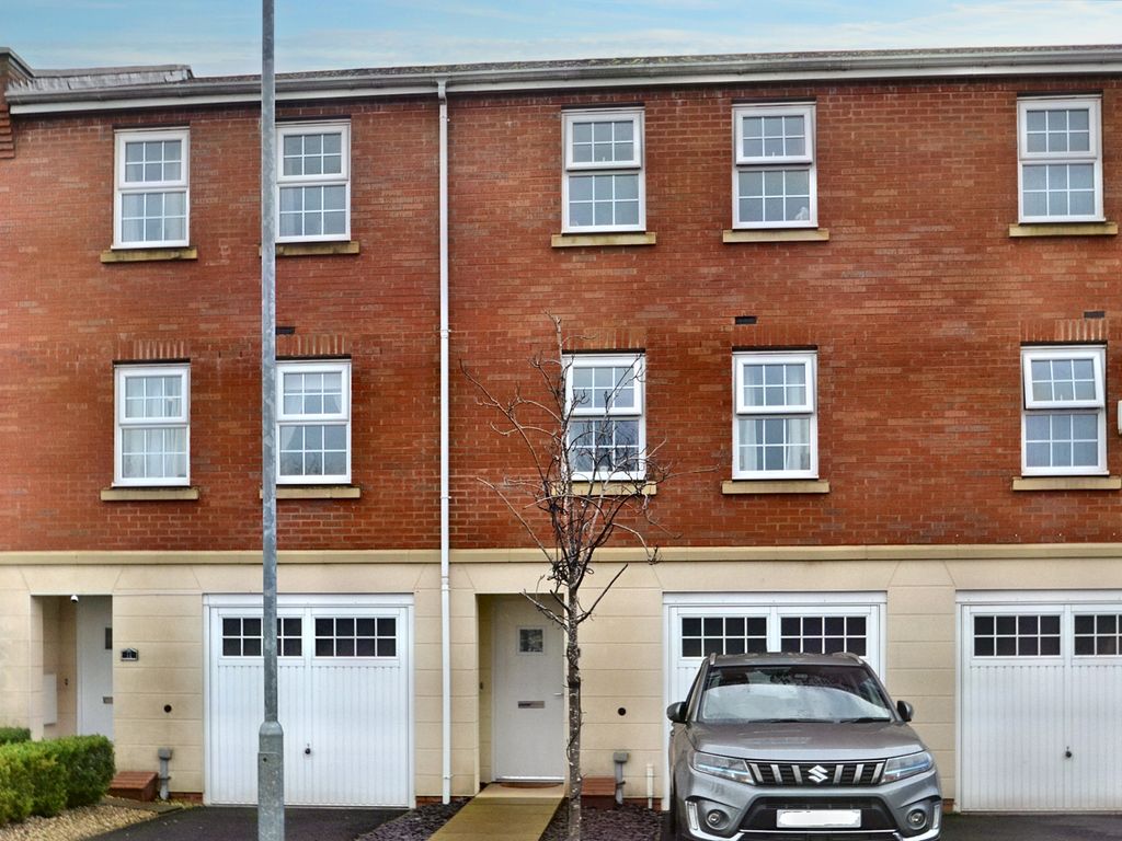 4 bed terraced house for sale in Highlander Drive, Donnington, Telford