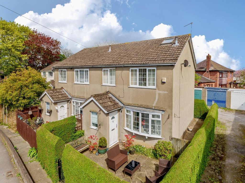 3 bed end terrace house for sale in Bondgate, Ripon HG4, £215,000 Zoopla