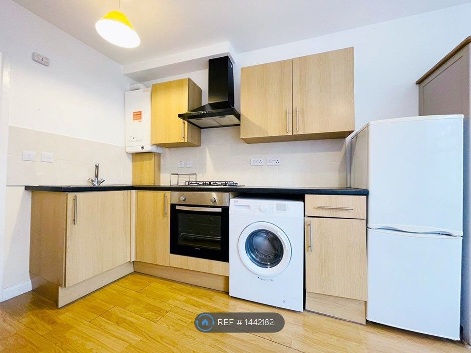 Studio to rent in Stoke Newington High Street, London N16 Zoopla