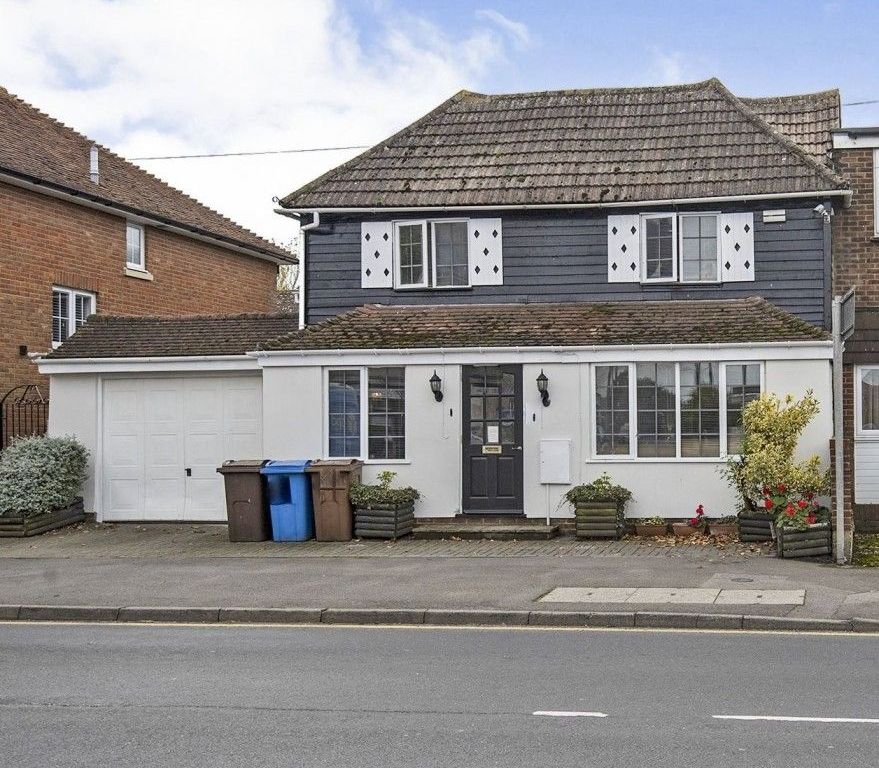 5 bed semidetached house for sale in London Road, Teynham