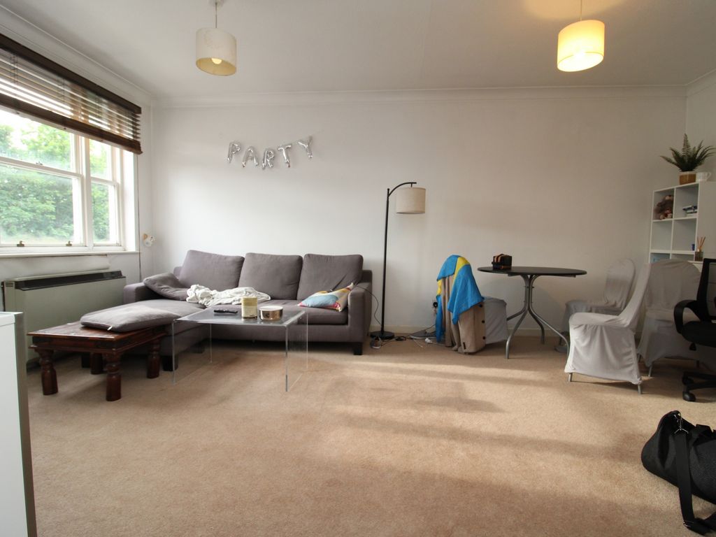 2 bed flat to rent in Wilton Court, Cavell Street, London E1, £1,850