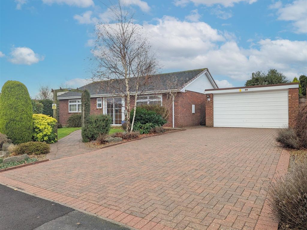 3 bed detached bungalow for sale in Hillview Gardens, Upton Upon Severn